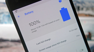 Todo lo que está drenando la batería de tu smartphone (y cómo evitar que suceda)